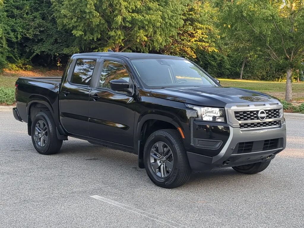 2025 Nissan Frontier SV — photo 1 of 13