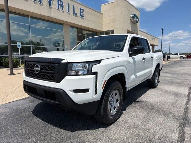 2022 Nissan Frontier S — photo 1 of 1
