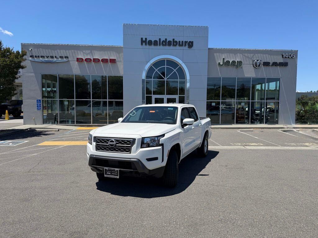 2024 Nissan Frontier SV — photo 1 of 26