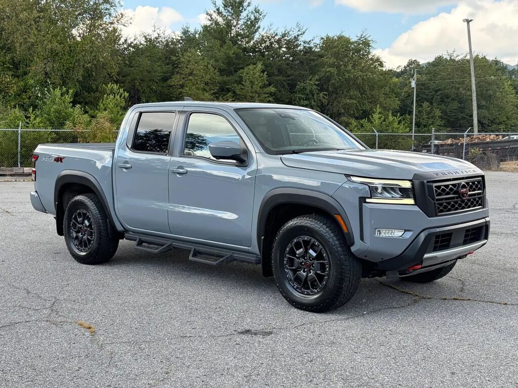 2023 Nissan Frontier PRO-4X — photo 1 of 13
