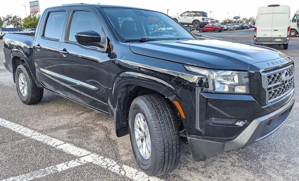 2024 Nissan Frontier SV — photo 1 of 13