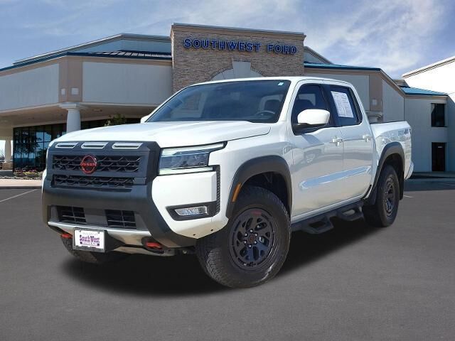 2025 Nissan Frontier PRO-4X — photo 1 of 13