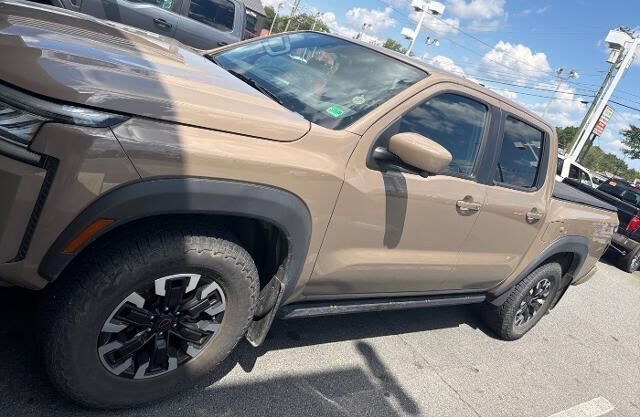 2023 Nissan Frontier S — photo 1 of 10