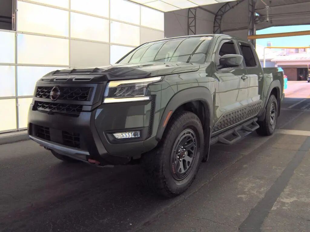2025 Nissan Frontier PRO-4X — photo 1 of 5