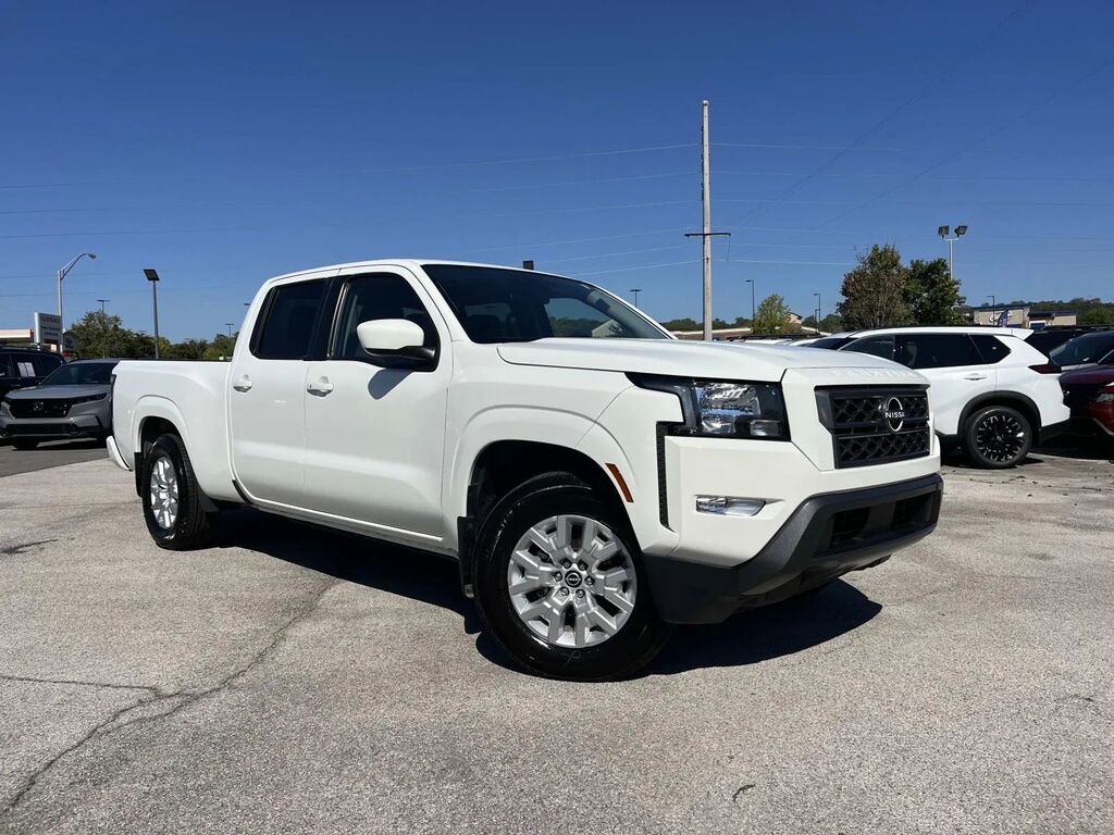 2024 Nissan Frontier SV — photo 1 of 13