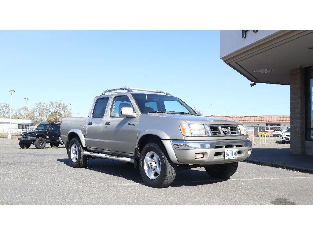 2000 Nissan Frontier XE — photo 1 of 44