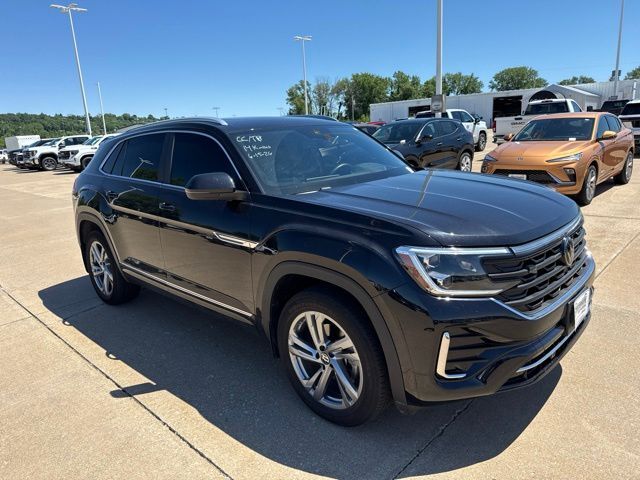 2024 Volkswagen Atlas Cross Sport 2.0T SEL R-Line — photo 1 of 13