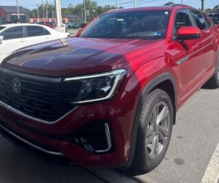 2024 Volkswagen Atlas Cross Sport SEL R-Line 4Motion — photo 1 of 39