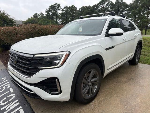 2024 Volkswagen Atlas Cross Sport SEL R-Line 4Motion — photo 1 of 2