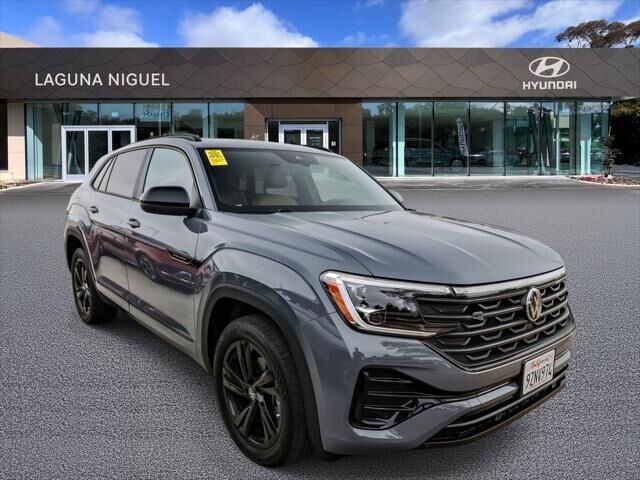 2025 Volkswagen Atlas Cross Sport SEL R-Line Black 4Motion — photo 1 of 59