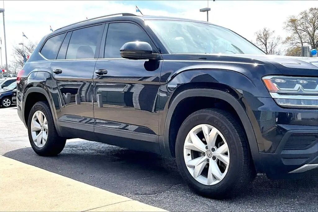 2018 Volkswagen Atlas 2.0T S — photo 1 of 7
