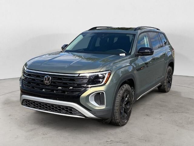2025 Volkswagen Atlas Peak Edition 4Motion — photo 1 of 16