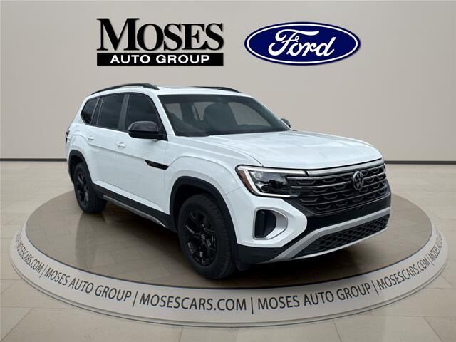 2024 Volkswagen Atlas Peak Edition SE 4Motion — photo 1 of 13