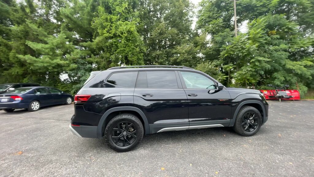 2025 Volkswagen Atlas 2.0T Peak Edition — photo 1 of 7
