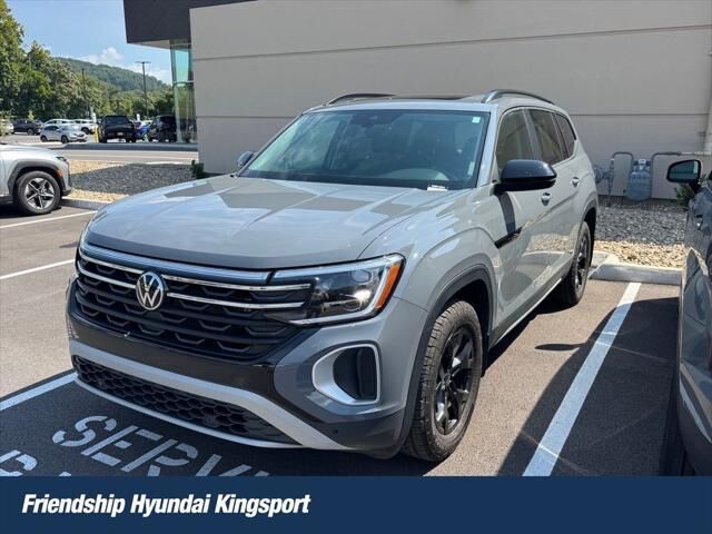 2024 Volkswagen Atlas Peak Edition SE 4Motion — photo 1 of 13