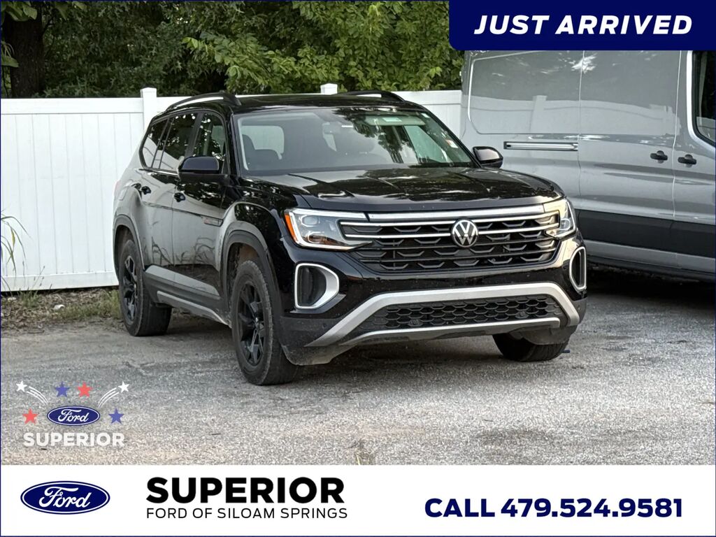 2024 Volkswagen Atlas Peak Edition SE 4Motion — photo 1 of 18