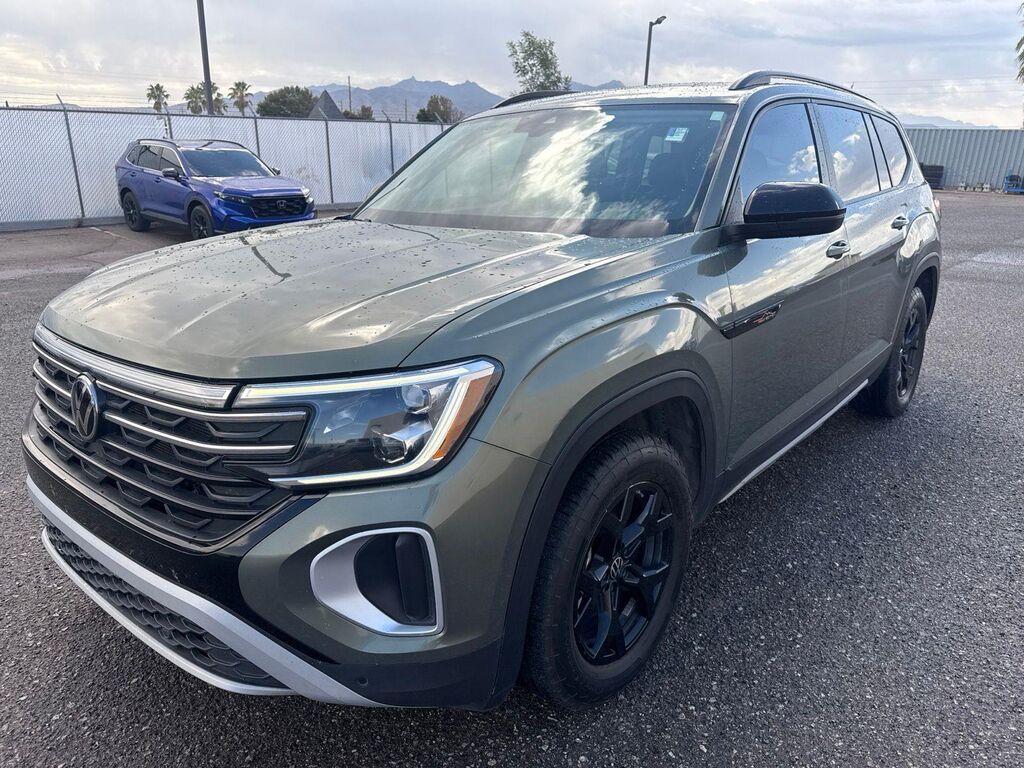 2024 Volkswagen Atlas Peak Edition SE 4Motion — photo 1 of 13