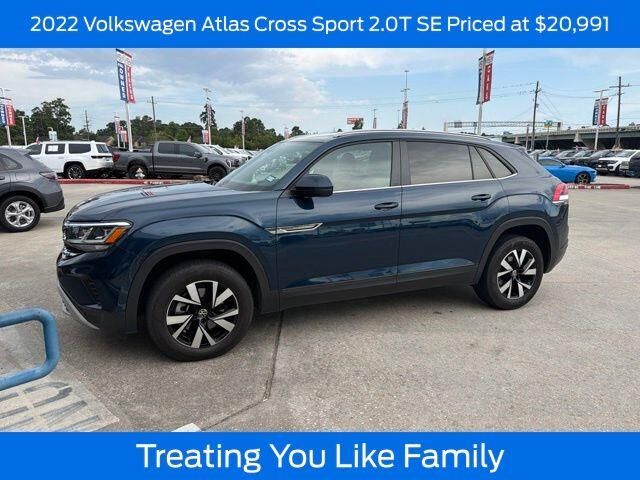 2022 Volkswagen Atlas Cross Sport SE — photo 1 of 10