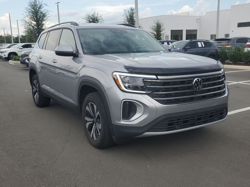 2024 Volkswagen Atlas 2.0T SE — photo 1 of 13