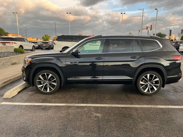 2024 Volkswagen Atlas SEL Premium R-Line 4Motion — photo 1 of 30