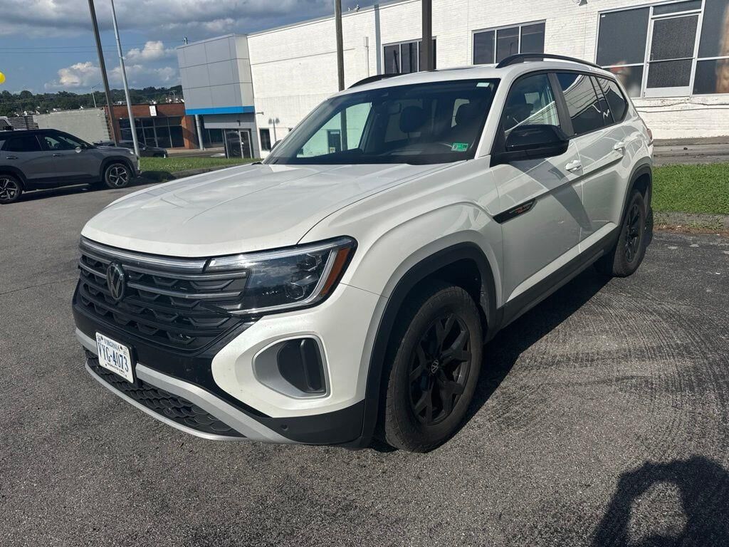 2024 Volkswagen Atlas Peak Edition SEL 4Motion — photo 1 of 12