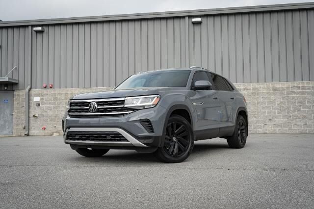 2022 Volkswagen Atlas Cross Sport SE 4Motion — photo 1 of 13