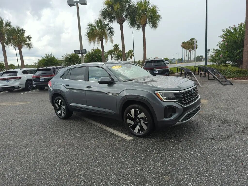 2024 Volkswagen Atlas Cross Sport SE 4Motion — photo 1 of 10