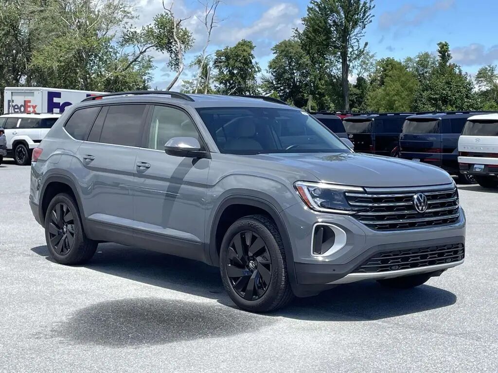 2025 Volkswagen Atlas SE 4Motion — photo 1 of 13