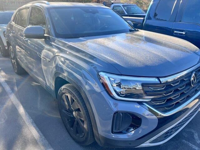 2024 Volkswagen Atlas Cross Sport SE — photo 1 of 6