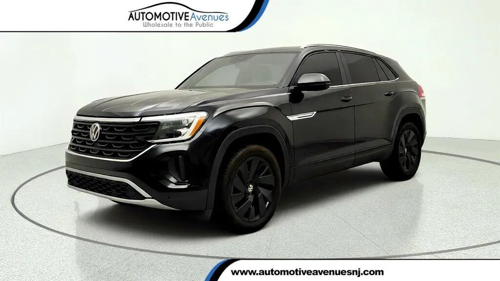 2024 Volkswagen Atlas Cross Sport SE — photo 1 of 17