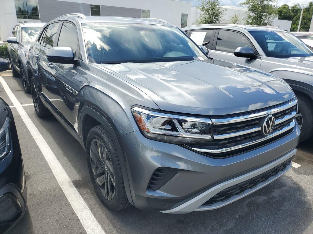 2023 Volkswagen Atlas Cross Sport V6 SE — photo 1 of 3