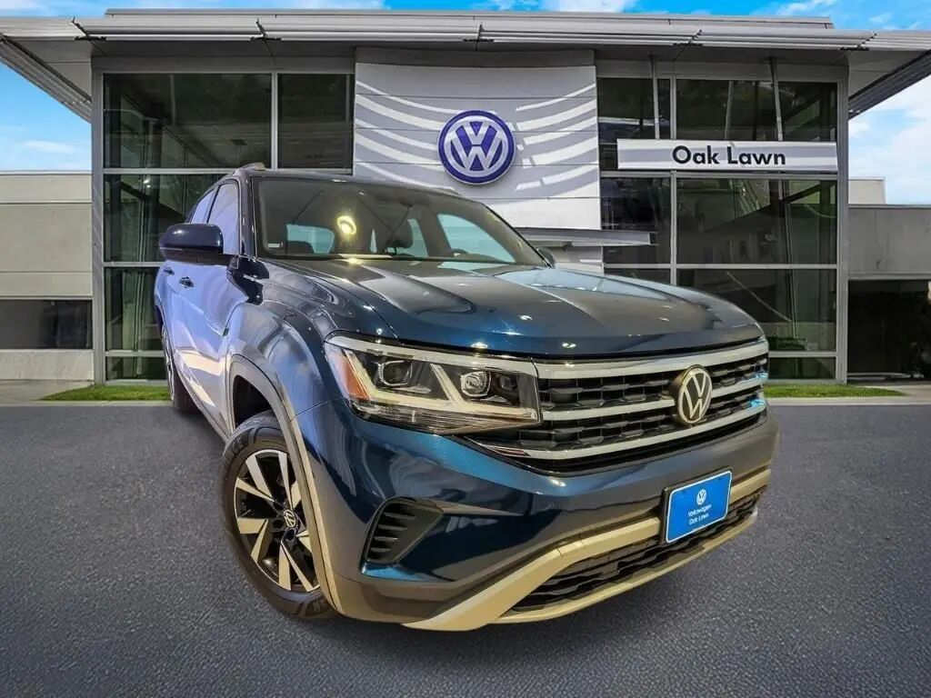 2022 Volkswagen Atlas Cross Sport SE 4Motion — photo 1 of 14