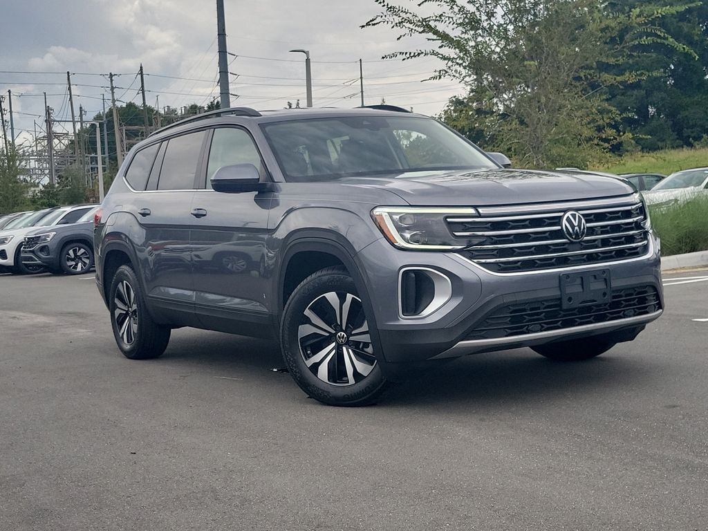2024 Volkswagen Atlas 2.0T SE — photo 1 of 13