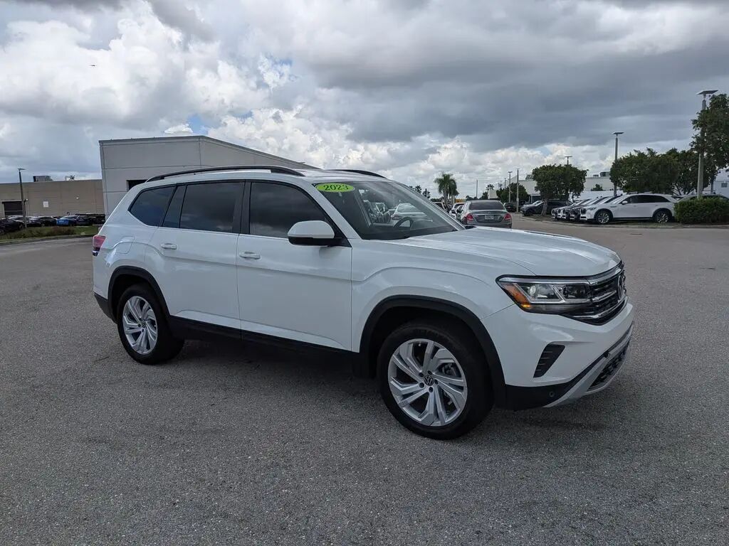 2023 Volkswagen Atlas SE — photo 1 of 13