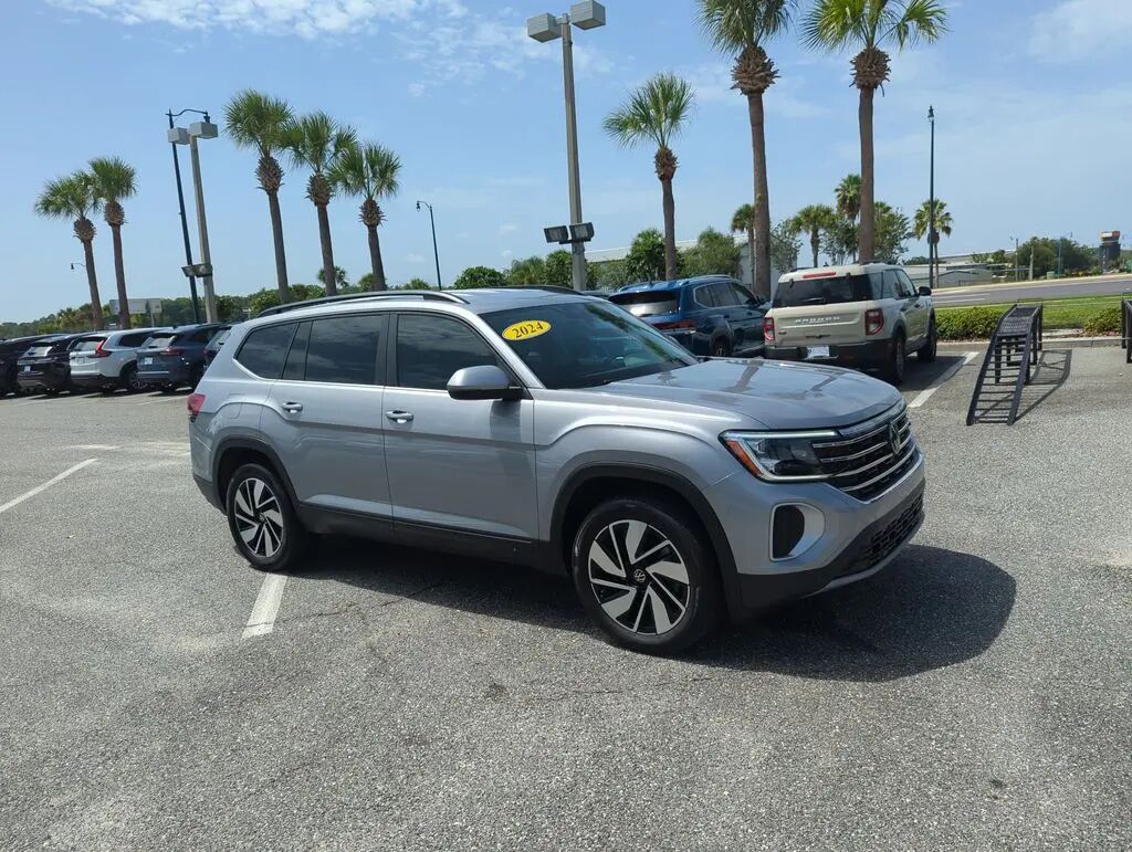 2024 Volkswagen Atlas SE — photo 1 of 10