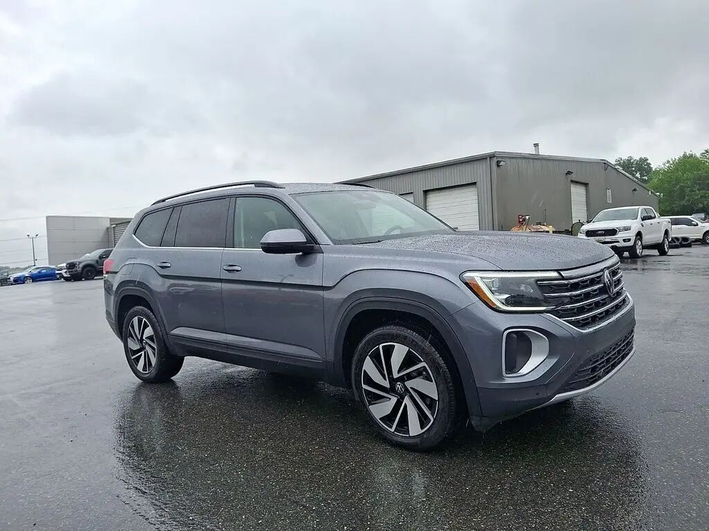 2024 Volkswagen Atlas SE — photo 1 of 13