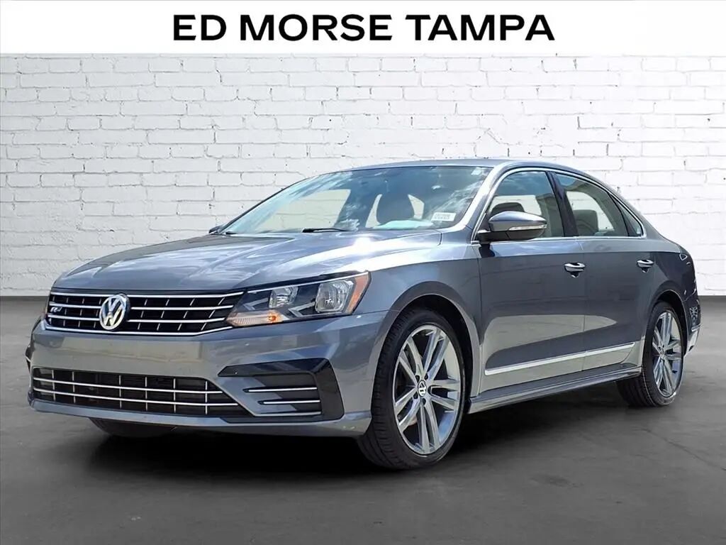 2016 Volkswagen Passat 1.8T R-Line — photo 1 of 13
