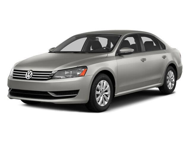 2014 Volkswagen Passat 1.8T S PZEV — photo 1 of 15