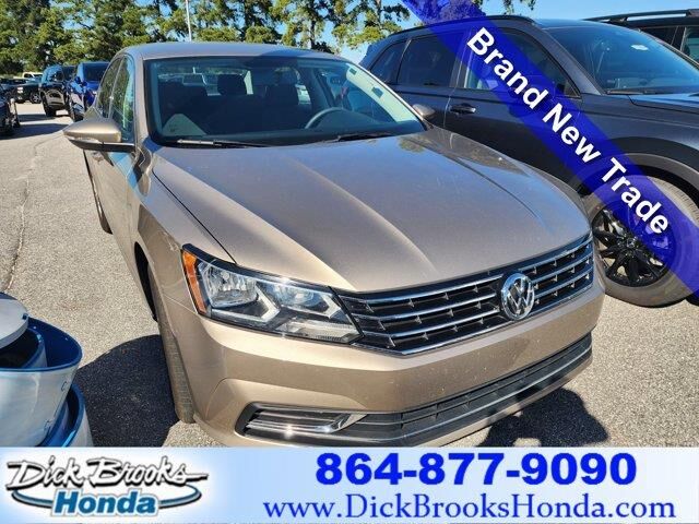 2016 Volkswagen Passat 1.8T S — photo 1 of 10