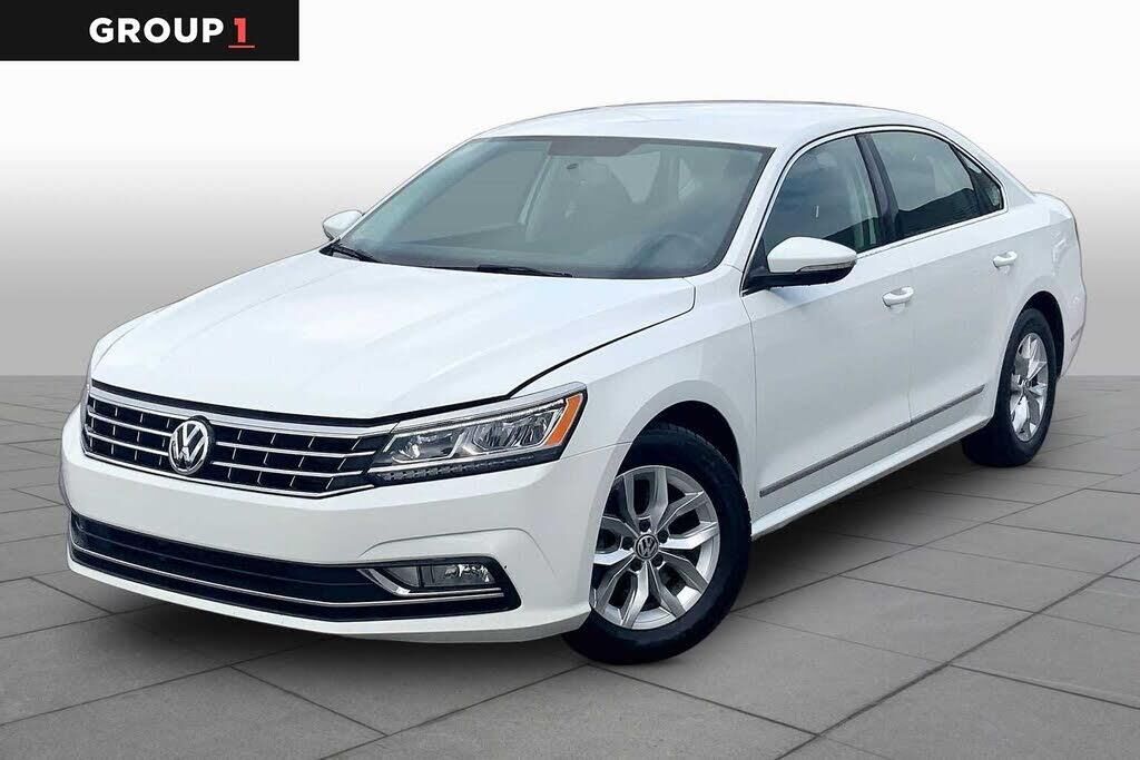 2016 Volkswagen Passat 1.8T S — photo 1 of 3