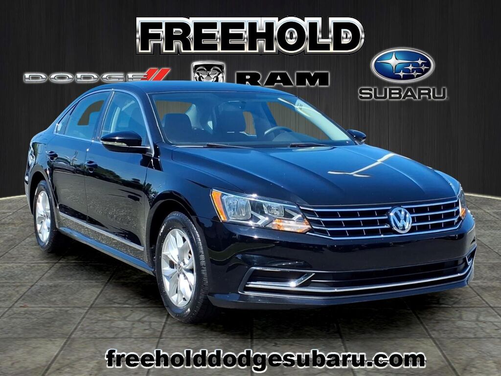 2016 Volkswagen Passat 1.8T S — photo 1 of 26