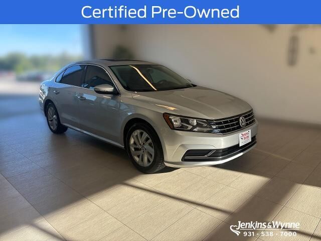 2018 Volkswagen Passat 2.0T SE — photo 1 of 2