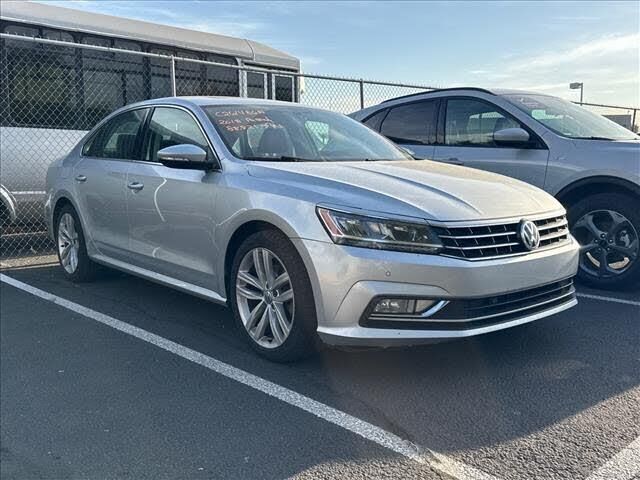 2018 Volkswagen Passat 2.0T SE — photo 1 of 1