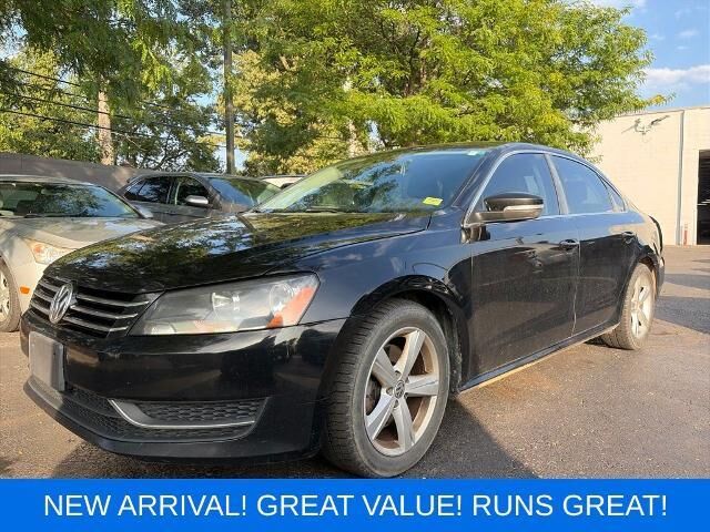 2013 Volkswagen Passat SE PZEV — photo 1 of 13