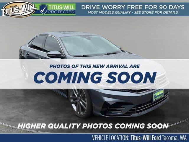 2019 Volkswagen Passat SE R-Line — photo 1 of 5