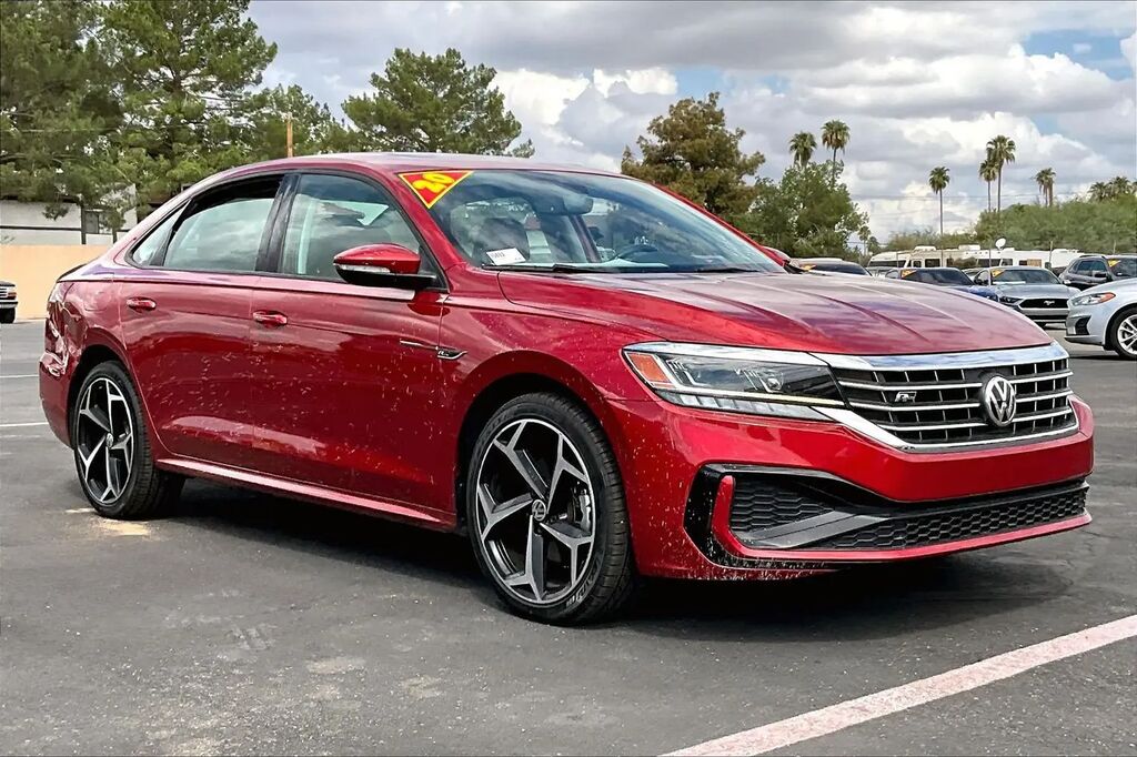 2020 Volkswagen Passat R-Line — photo 1 of 1