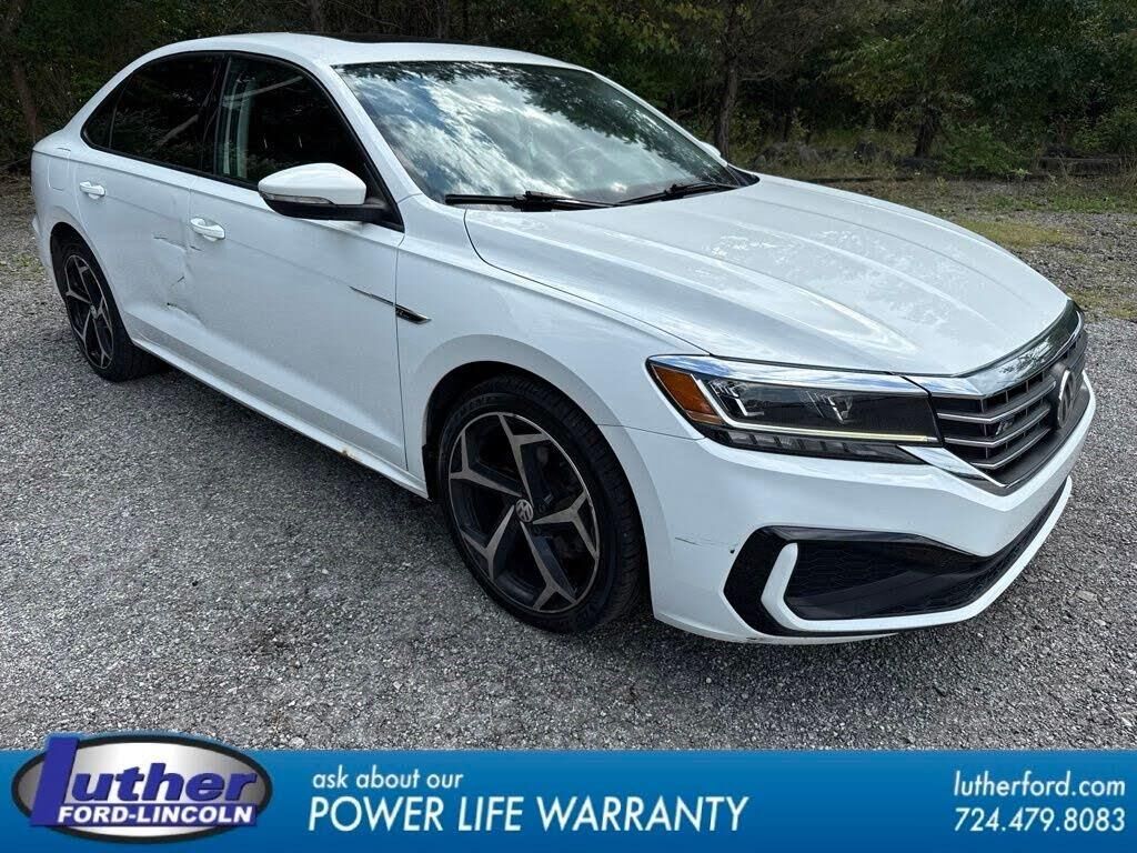 2020 Volkswagen Passat R-Line — photo 1 of 2