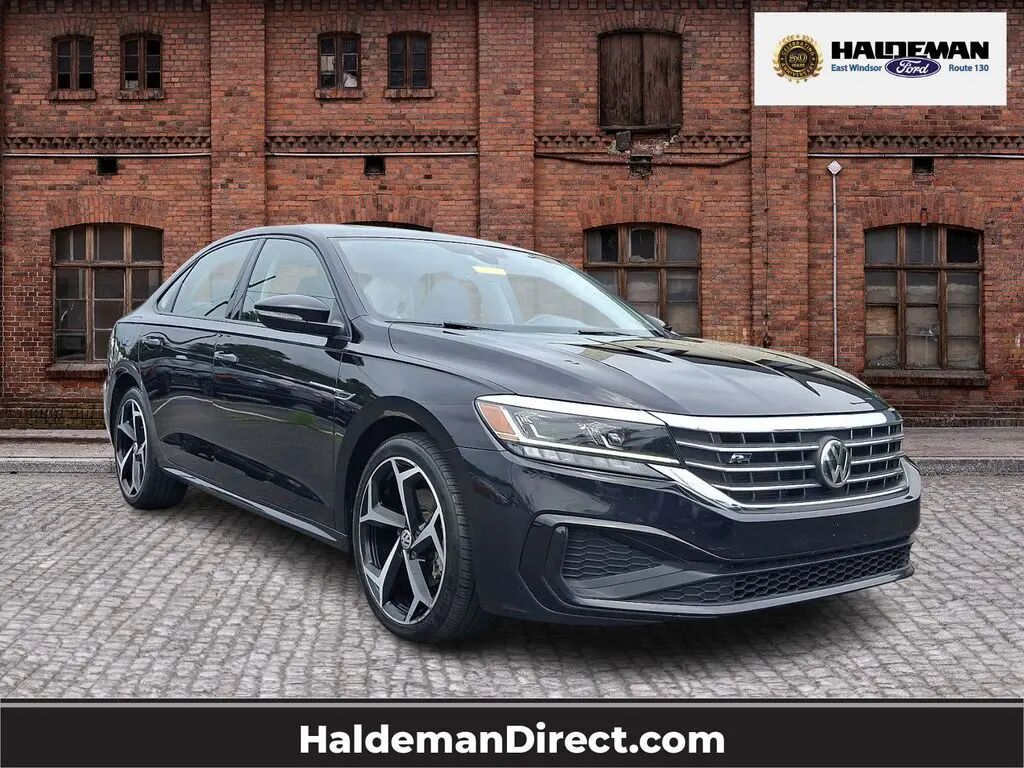 2020 Volkswagen Passat R-Line — photo 1 of 40