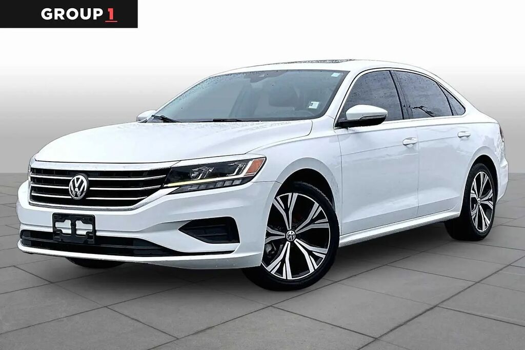 2022 Volkswagen Passat SE — photo 1 of 12