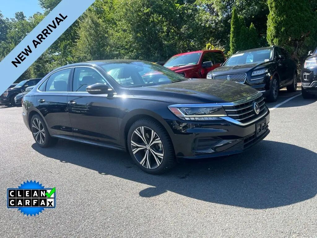 2022 Volkswagen Passat SE — photo 1 of 15